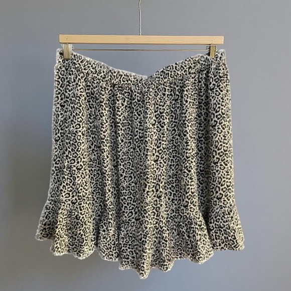 American Eagle flowy mini skirt with Animal print skit Large - Picture 2 of 9